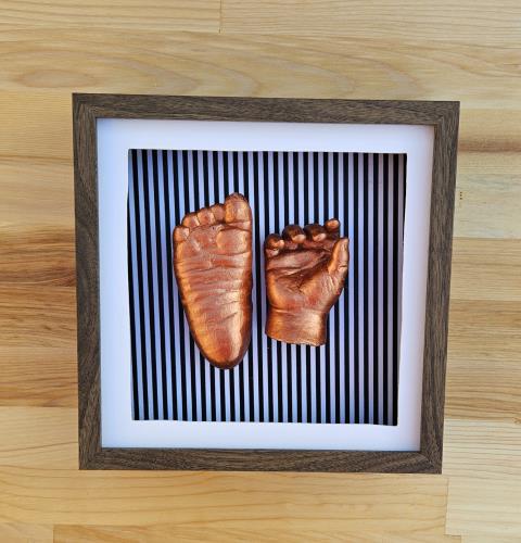 Ceviz Renk Çerçeveli Çizgili İç Fon El ve Ayak Heykel Kiti