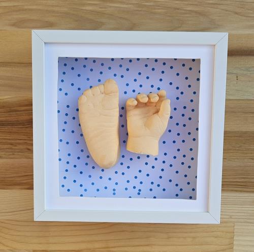 Beyaz Çerçeveli Mavi Puantiyeli İç Fon El ve Ayak Heykel Kiti