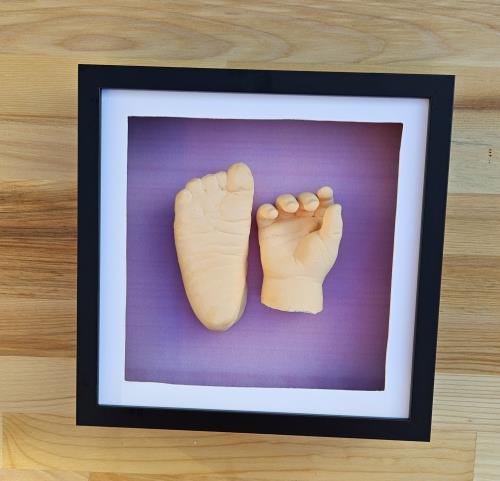 Siyah Renk Çerçeveli Pembe İç Fon El ve Ayak Heykel Kiti