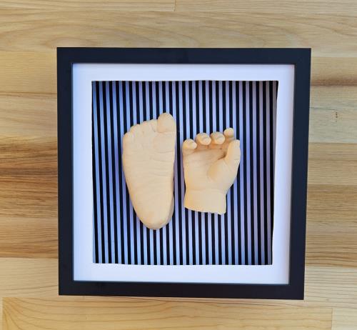 Siyah Renk Çerçeveli Çizgili İç Fon El ve Ayak Heykel Kiti