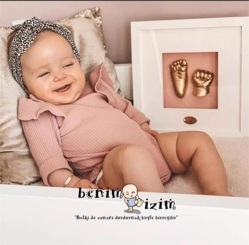 Pembe İç Fonlu BEYAZ Çerçeve ile 3d El ve Ayak Heykel Kiti