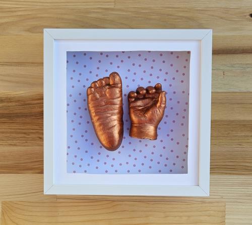 Beyaz Çerçeveli Pembe Puantiyeli İç Fon El ve Ayak Heykel Kiti