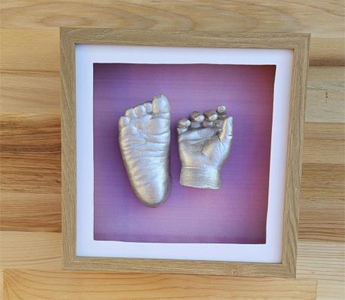 Ahşap Çerçeveli Pembe İç Fon El ve Ayak Heykel Kiti